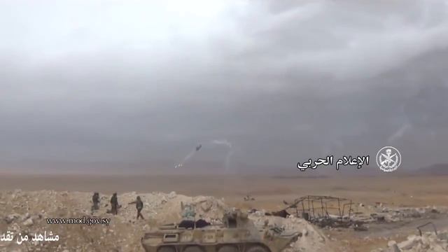 МИ-24 ВКС РФ и ВВС Сирии около Пальмиры смотреть онлайн