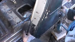 УАЗ 469 "КОЗЛИК" Ремонт пола, замена порога. Часть 1.