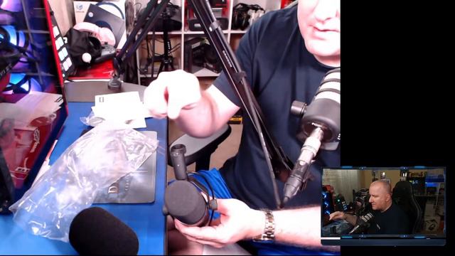 Shure SM7B unboxing // Logitech Streamcam and Elgato Facecam // Which looks better? смотреть онлайн