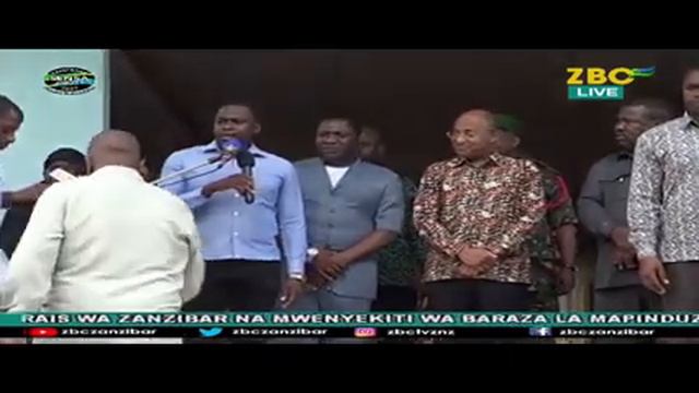 SHUHUDIA ZIARA YA RAIS WA ZANZIBAR KUFUNGUWA JENGO LA HOSPITALI YA MBUZINI смотреть онлайн