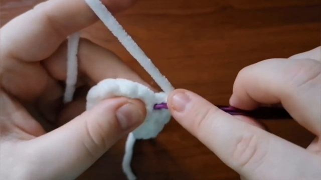 Вяжем ушки крючком. Ушки мишки. смотреть онлайн