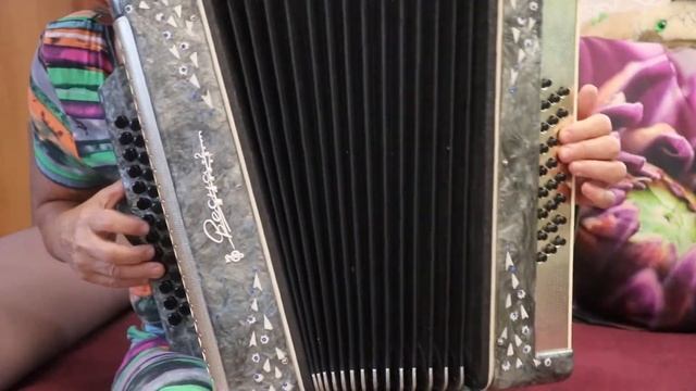 Из A мажор в D# мажор. Перестройка тональности гармони "Весна-2". смотреть онлайн