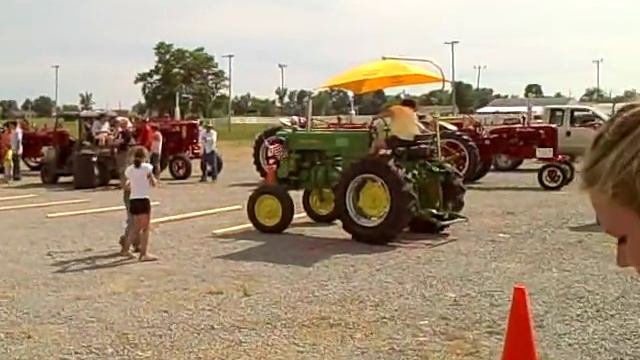 John Deere Tractor Egg Race смотреть онлайн