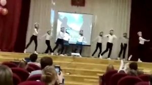 Танец Морячка . Танцуют девочки 3 Б класса 435 школы