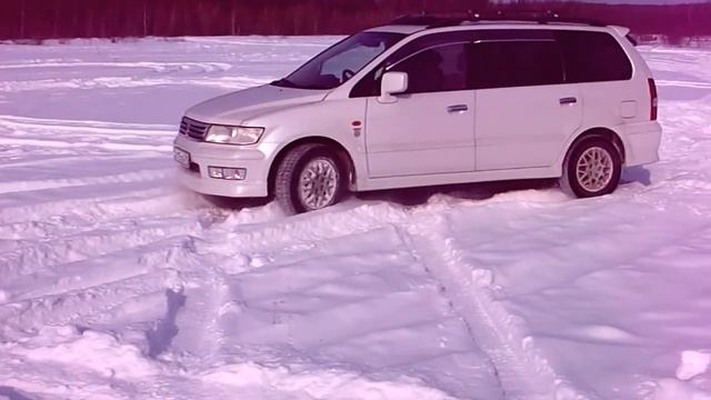 Mitsubishi Chariot Grandis 4wd по целяку