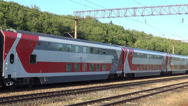 Электровоз ЭП20-016 с пассажирским поездом смотреть онлайн