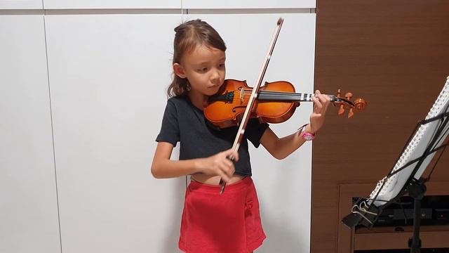 Izzy playing Can Can on the Violin смотреть онлайн