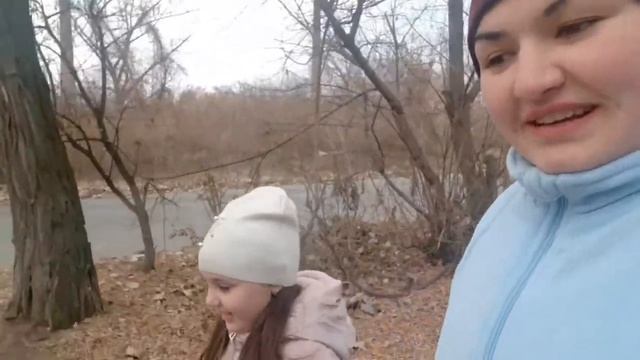 Вдвоем на хозяйстве/ Впервые готовим меренговый рулет смотреть онлайн