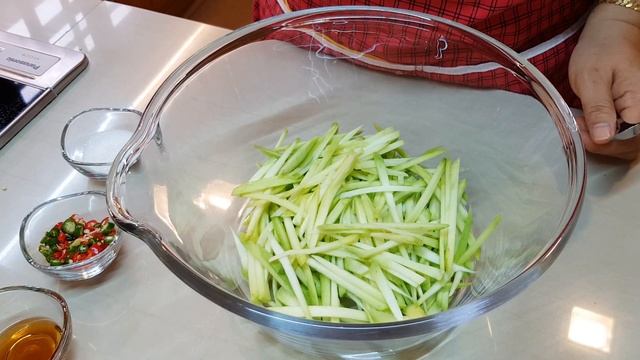 Thai Mango Salad with Green Mango Recipe смотреть онлайн