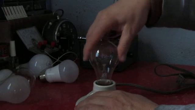 100 watt Incandescent light burnout at 2.55 смотреть онлайн