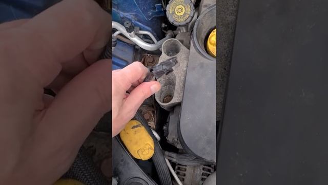 Renault Clio 2008 1.5 diesel loose wire in engine. смотреть онлайн