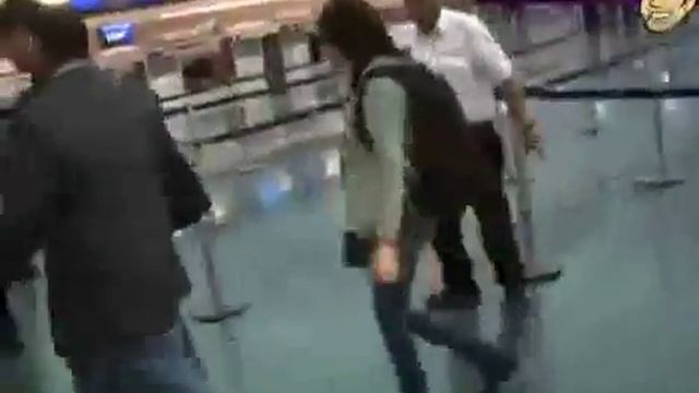 Kristen Stewart arriving at JFK airport смотреть онлайн