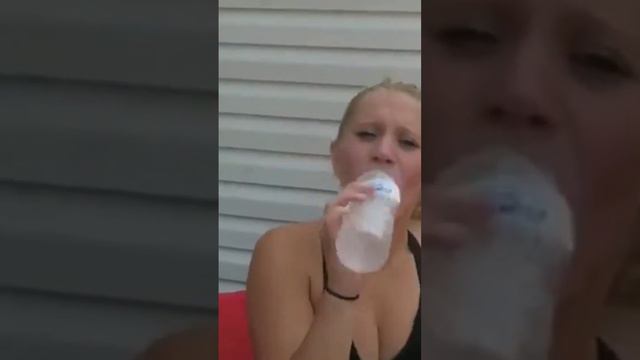 Теперь она точно будет знать, что не все перчики можно брать в рот 😳 смотреть онлайн