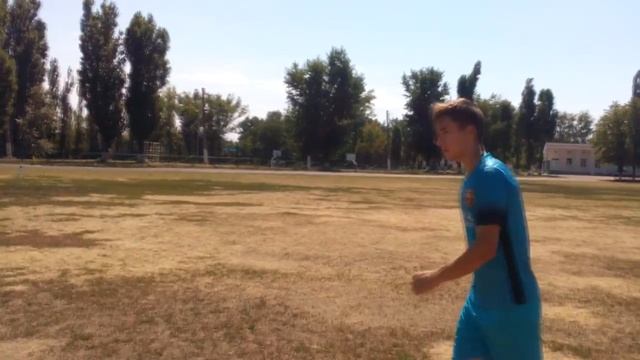 БЬЁМ С ЦЕНТРА ПОЛЯ - ЛОНГШОТ ЧЕЛЛЕНДЖ | BEAT WITH THE KICK - LONGSHOT CHALLENGE смотреть онлайн