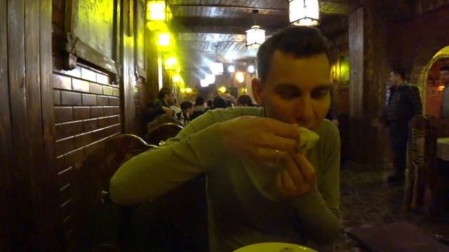 Как Есть Хинкали. Кафе Пиросмани в Батуми (Грузия). Цены в Кафе и Танцы от Златы смотреть онлайн
