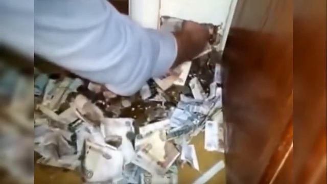 Купили с мужем квартиру, нашли тайник с кладом смотреть онлайн