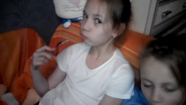 Как ложатся сёстры спать смотреть онлайн