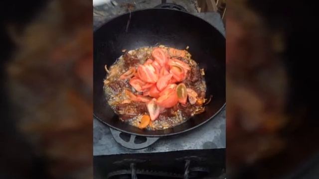 Готовим в казане картофель+мясо+овощи (на огне). смотреть онлайн