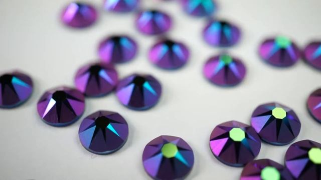 Swarovski scarabaeus green partly frosted oceannailsupply смотреть онлайн