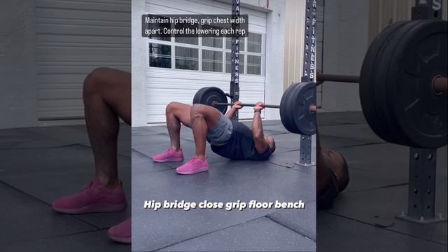 Дим с узкой постановкой рук в ягодичном мостике смотреть онлайн