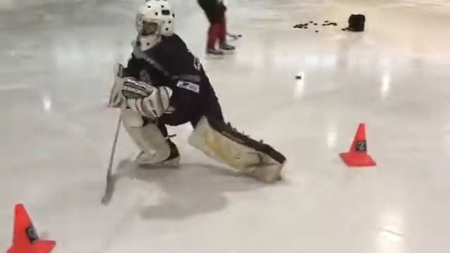 Тренировка Хоккейного Вратаря.Разворот корпуса на щитках. смотреть онлайн