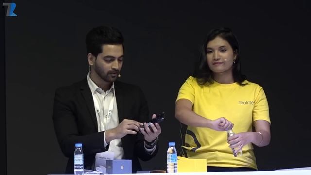 Realme 3 Pro Lightning Purple - Live Unboxing On Stage With 300+ Realme Fans ! смотреть онлайн