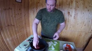 Тушенное мясо с помидорами