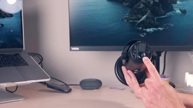 Blue Yeti Microphone Unboxing (Blackout Edition) смотреть онлайн