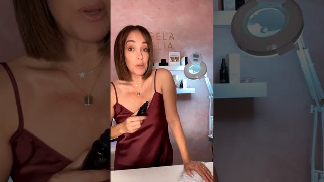 How To Use Face Oil LIVE by Celebrity Facialist Angela Caglia смотреть онлайн