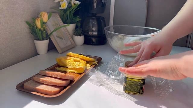 ENG자취생브이로그?돌고돌아 또 한식?한식러버의 직장인밥상 브이로그?(조조칼국수 감자짜글이 부대찌개 짜장밥 오이무침 스팸무스비 콘치즈불닭) смотреть онлайн