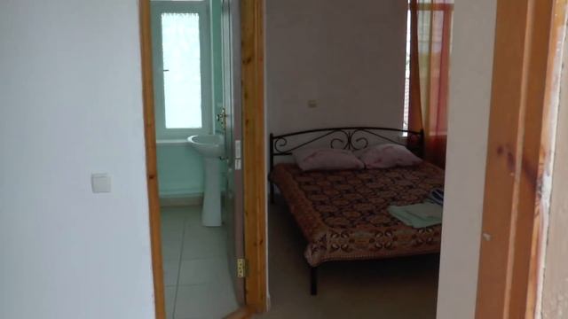 Крым. Июль. Орловский пляж. НАРОДА ЖЕСТЬ МНОГО!!!!!!!!!! смотреть онлайн