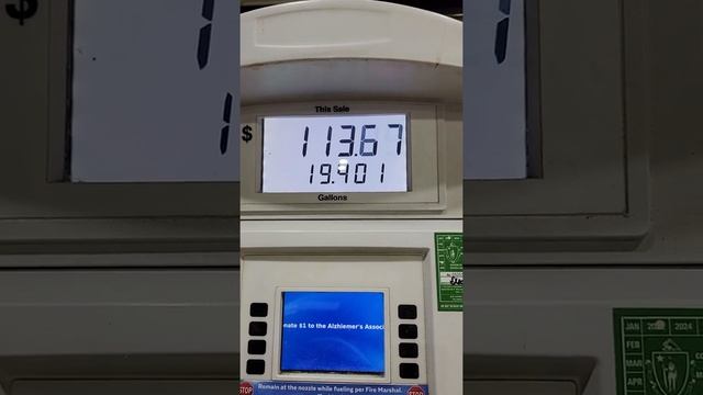 Audi Q8 filling up. смотреть онлайн