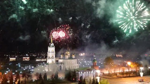 Над Тулой прогремел праздничный салют смотреть онлайн