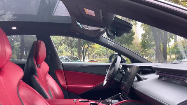 Lotus Eletre или Lamborghini Urus ? Самый быстрый в своем классе.