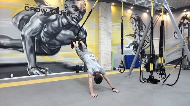 Упражнения TRX Incline press, TRX incline plank с Антоном Шапочкой смотреть онлайн