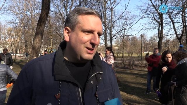 Работники администрации города поучаствовали в уборке Таврического сада смотреть онлайн