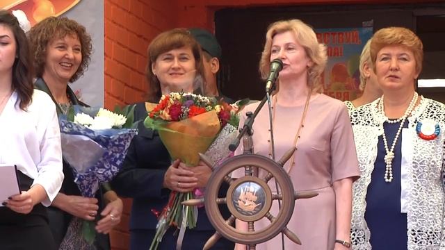 Репортаж без комментариев: 1 сентября в СОШ №3 смотреть онлайн