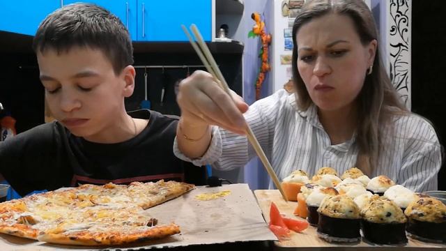 МУКБАНГ ЗАПЕЧЁННЫЕ РОЛЛЫ И ГАВАЙСКАЯ ПИЦЦА/MUKBANG BAKED ROLLS AND HAWAIIAN PIZZA смотреть онлайн