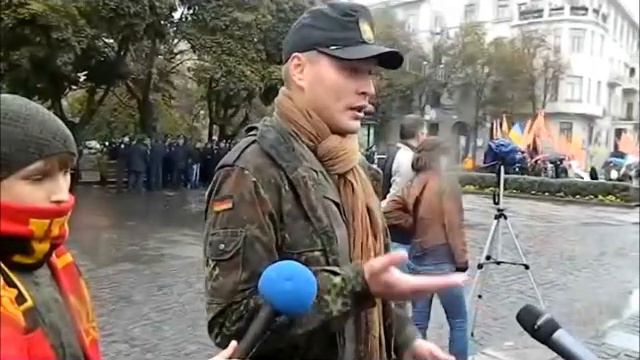 Интервью у памятника Тарасу Шевченко в Харькове смотреть онлайн