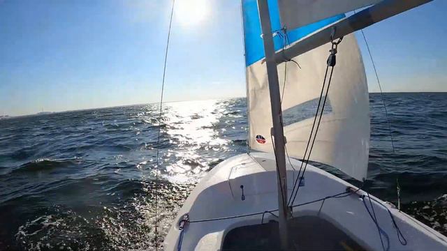 Швертбот "Лагуна-Комби+" - скачки по волнам в порывистый ветер смотреть онлайн