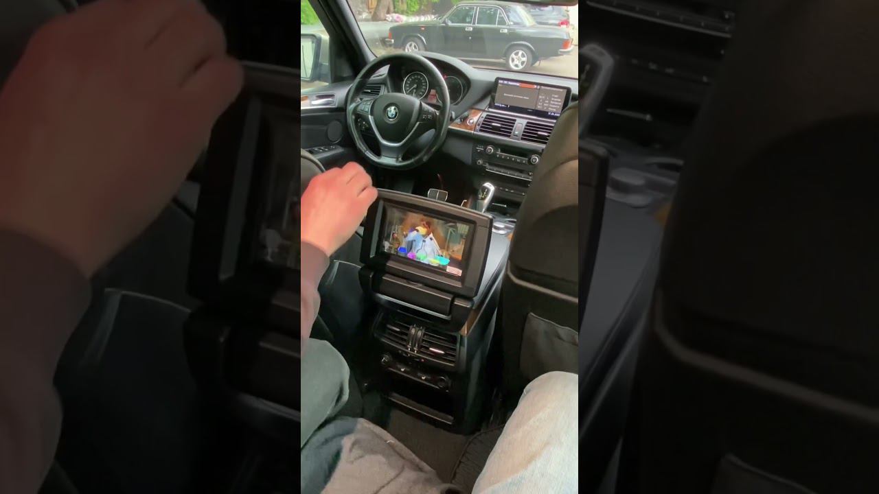 консольный монитор со встроенной мультимедиа поставить в любой авто в Центре Автрестайлинга BGT
