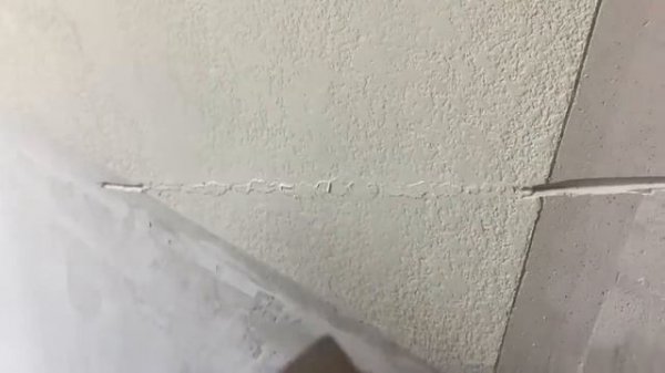 Декоративная штукатурка Sprayplast. Реставрация трещины отделки стен. Тест.