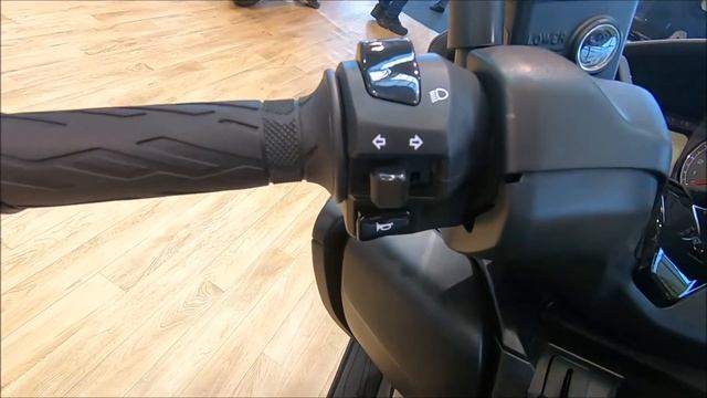 SUZUKI BURGMAN 400 SCOOTER AN 400 A MODEL 2019 WALKAROUND смотреть онлайн