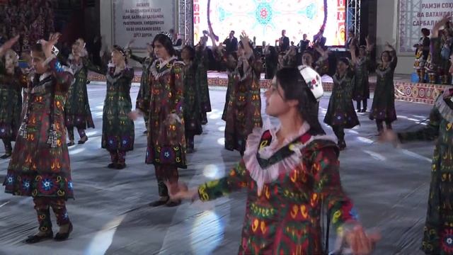 Сангали Мирзоев-омода ба чангам Sangali Mirzoev-omoda ba jangam смотреть онлайн