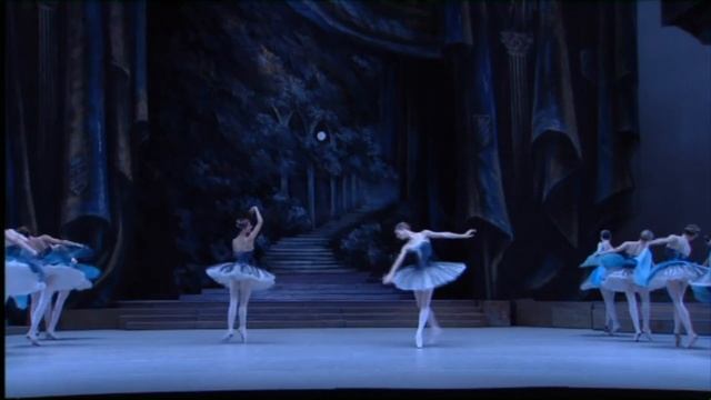 Bolshoi Ballet In Cinema | Raymonda - Valse Fantastique (act I)