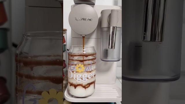 Aesthetic Chocolate Coffee ☕️????? #asmr #coffee #nespressotalents #coffeelover #aesthetic смотреть онлайн