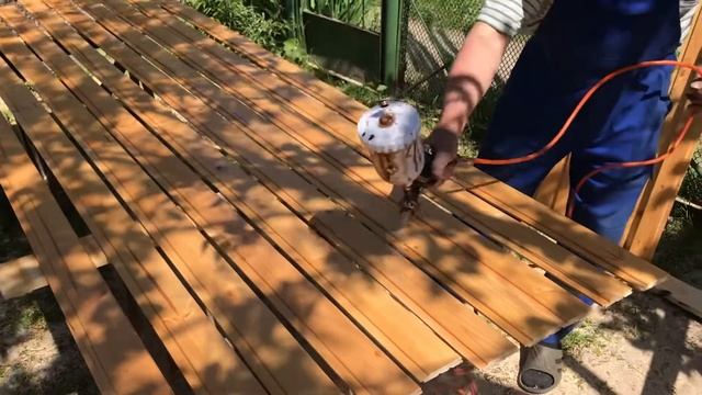 Покраска вагонки краскопультом. Второй слой. Результат смотреть онлайн