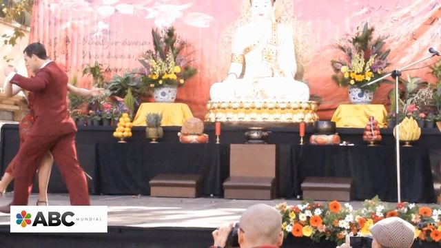 Campeones del Tango Escenario en la ceremonia del Vesak frente a la Asociación de Taiwaneses смотреть онлайн