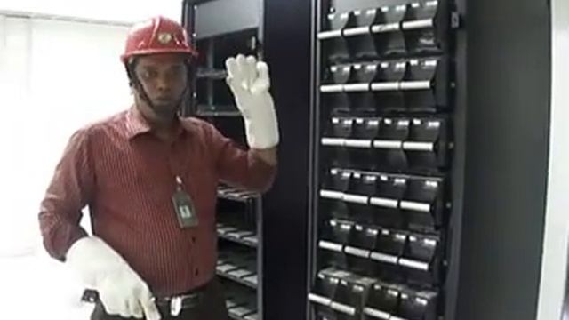 Symmetra PX 40kW Scalable to 40kW смотреть онлайн