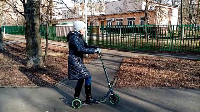 Как прокрутить самокат над собой